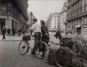 Boulevard Raspail, Paris par Robert Doisneau