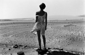 Une femme en Afrique, photo de Raymond Depardon