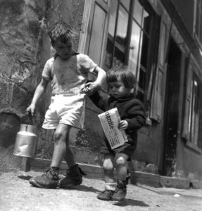 Rue Marcellin Berthelot, Choisy-Le-Roi, par Robert Doisneau