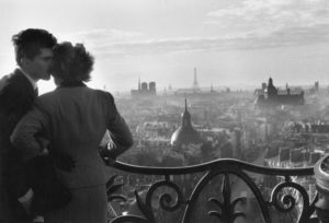 Les amoureux de la Bastille par Willy Ronis