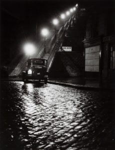 Rue Muller à Montmartre par Willy Ronis