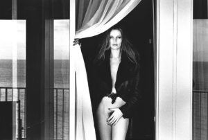 Veruschka à Nice par Helmut Newton