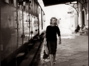 Monica Vitti dans L'avventura de Michelangelo Antonioni