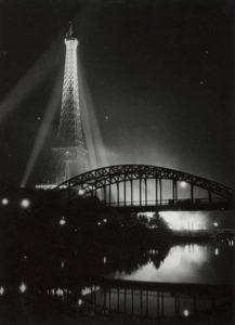 Paris la nuit par Brassaï