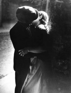 Le baiser par Brassaï