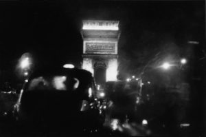 Place de l’Étoile Paris par Elliott Erwitt