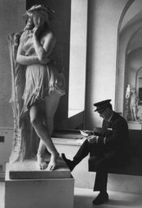 Le Louvre par Henri Cartier-Bresson