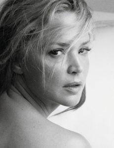 Virginie Efira photographiée par Mikael Janssen