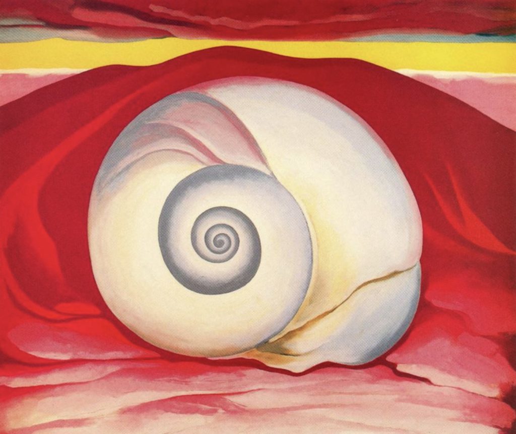Colline rouge et coquille blanche par Georgia O’Keeffe