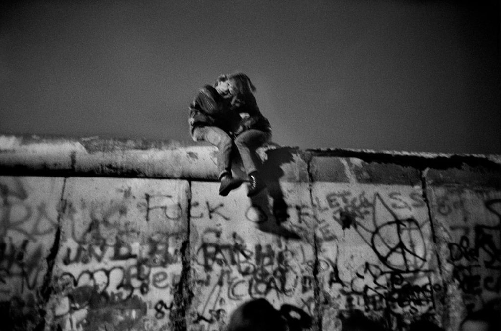 Après la chute du mur de Berlin, photo de Guy Le Querrec