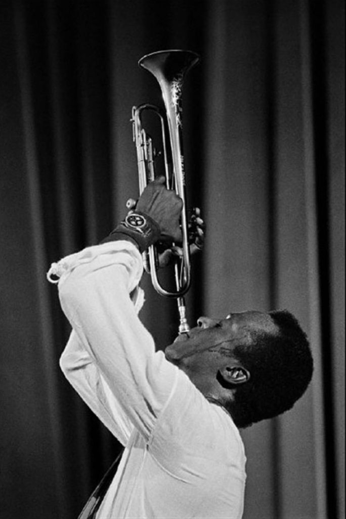 Miles Davis photographié en 1969 à Paris par Guy Le Querrec