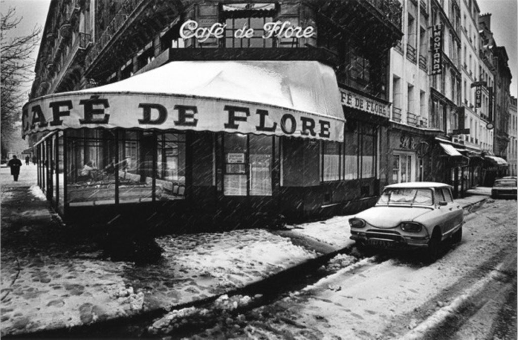 Café de Flore l’hiver par Jeanloup Sieff