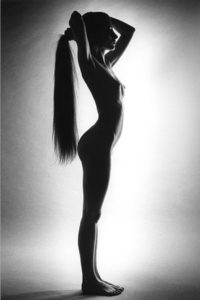 Silhouette nue de profil par Jeanloup Sieff