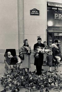 Champs Élysées, Paris, photo de Willy Ronis