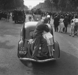 Le baiser de la victoire, 8 mai 1945 Roger Schall
