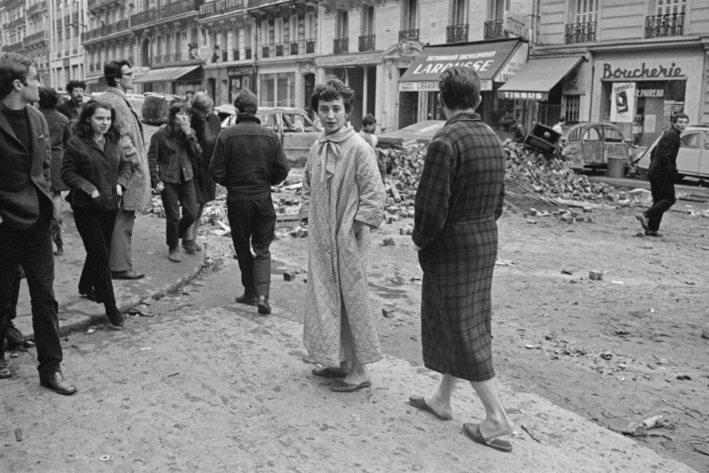 Mai 68 à Paris, photo de Bruno Barbey