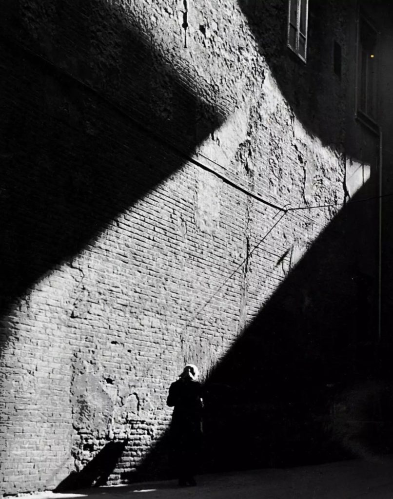Défi des ombres, photo de Nino Migliori