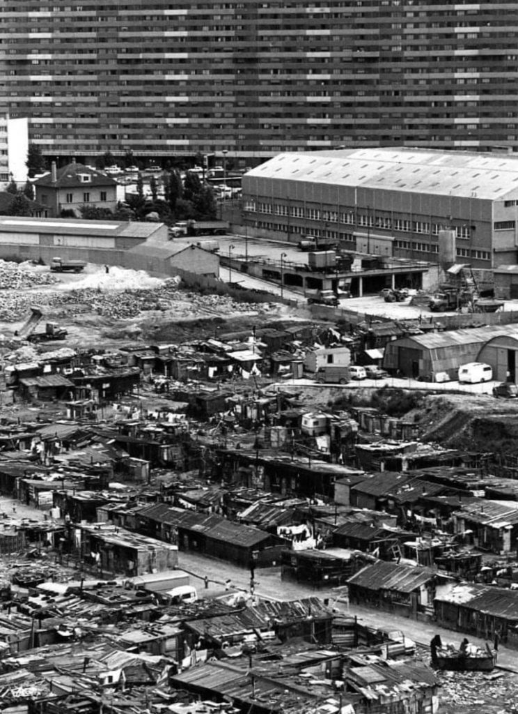 Les bidonvilles de Saint-Denis en 1971, photo de Robert Doisneau