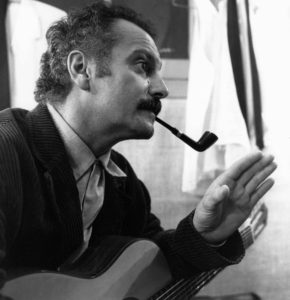 Georges Brassens à l’Olympia par Robert Doisneau