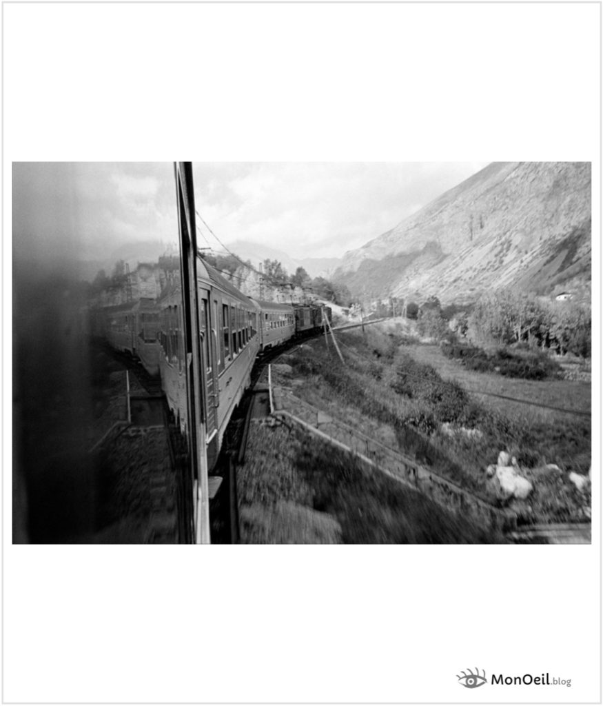 Train entre la Tour de Carol et Foix, France (1979) Photo d’Erich Hartmann 