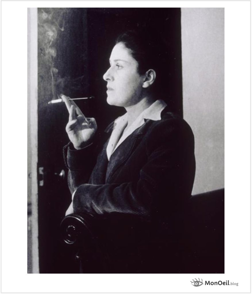 Dora Maar avec un fume-cigarette, photo de Brassaï