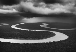 Forte pluie sur la rivière Juruá, photo de Sebastião Salgado