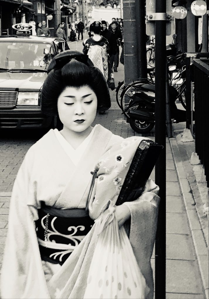 Jeune apprentie geisha, photo d’Anna Levesh
