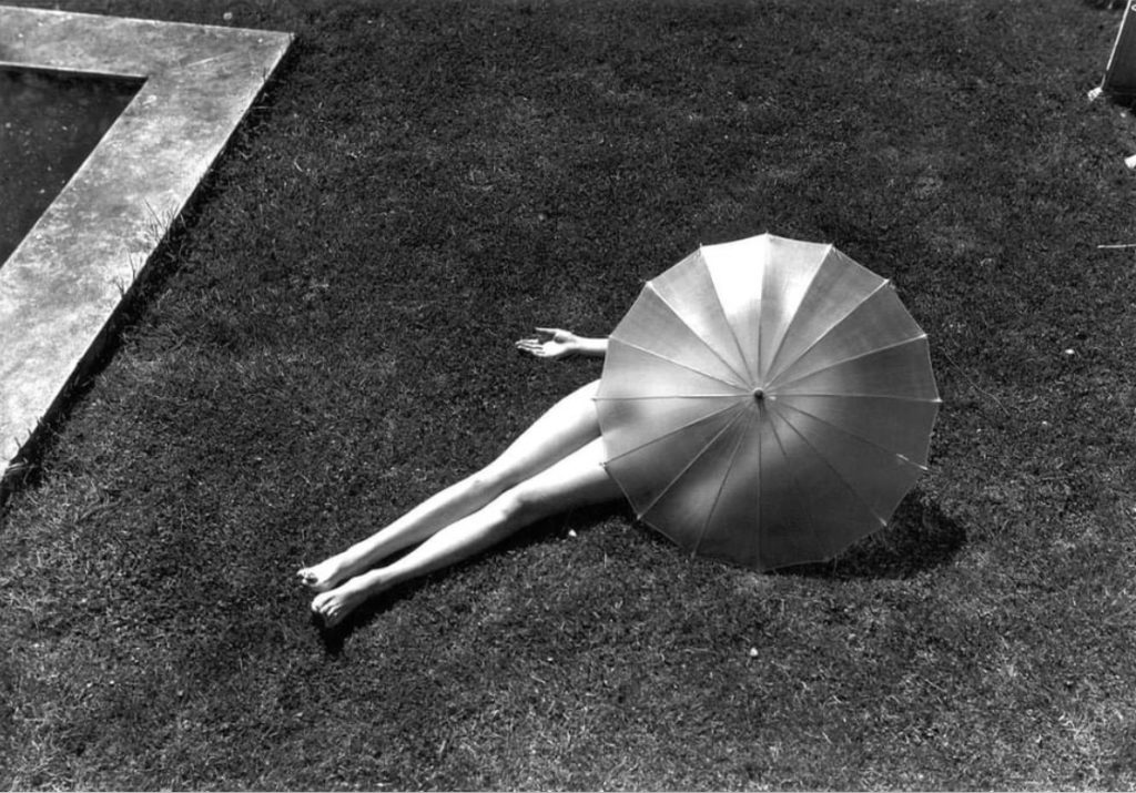 Parasol (1935) photo de Martin Munkácsi