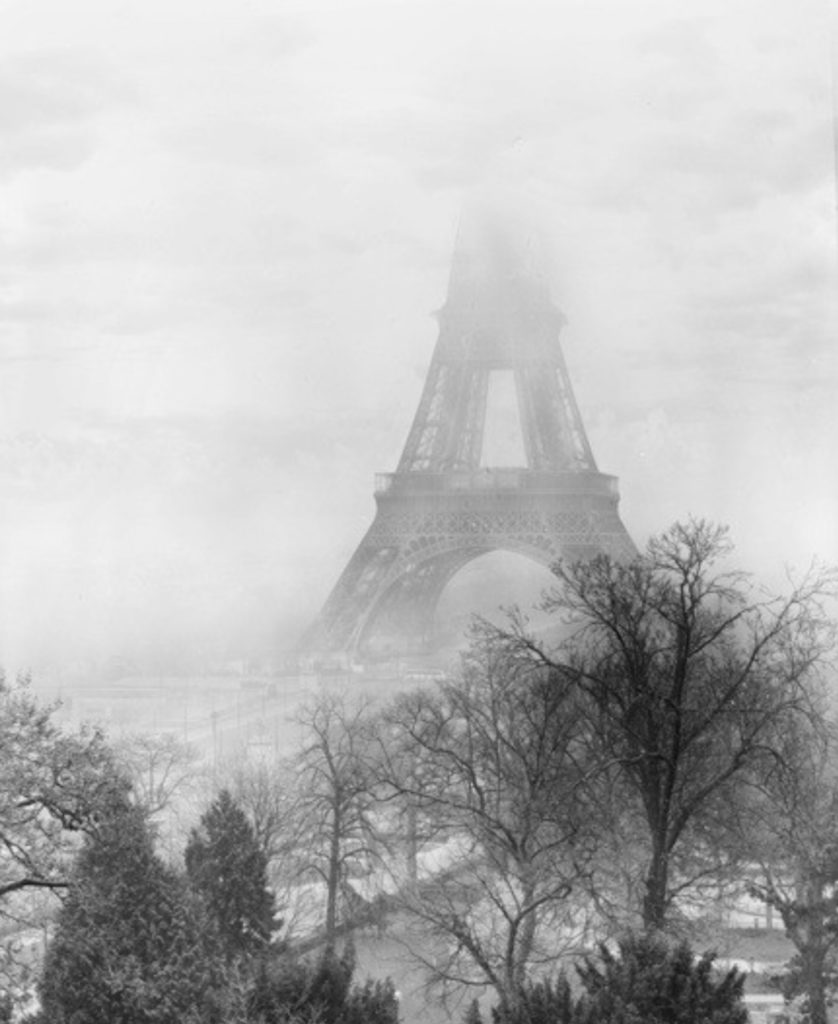 Tour Eiffel dans la brume, photo de Jean-Michel Berts