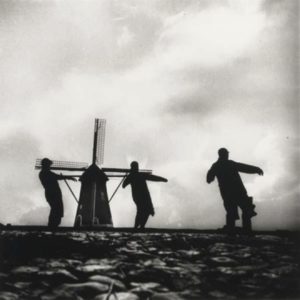 Dans le vent, photo d’Eva Besnyö