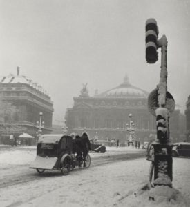 Opéra Garnier sous la neige, Paris, photo de Robert Doisneau