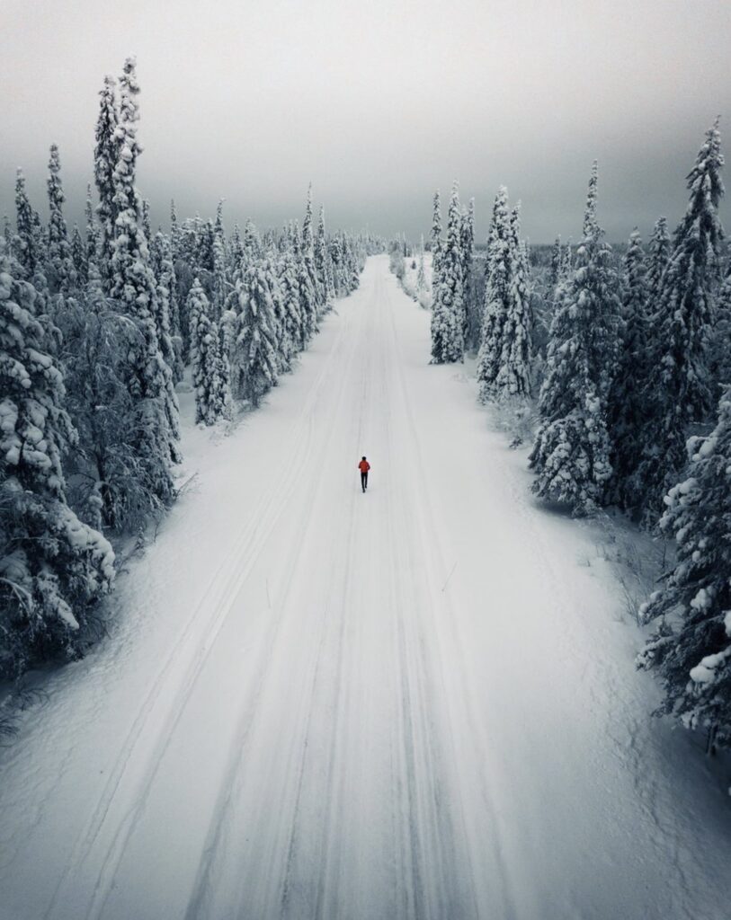Route en Finlande, photo de Julian Herbrig