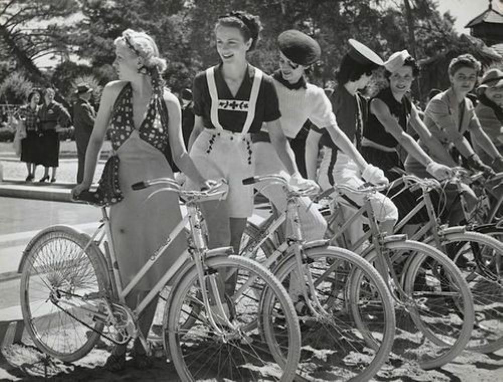 Journée du vélo, Bois de Boulogne (1936), photo de Brassaï