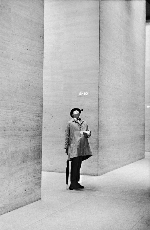Jacques Tati photographié à New-York en 1958 par Yale Joel, New York,(1958)