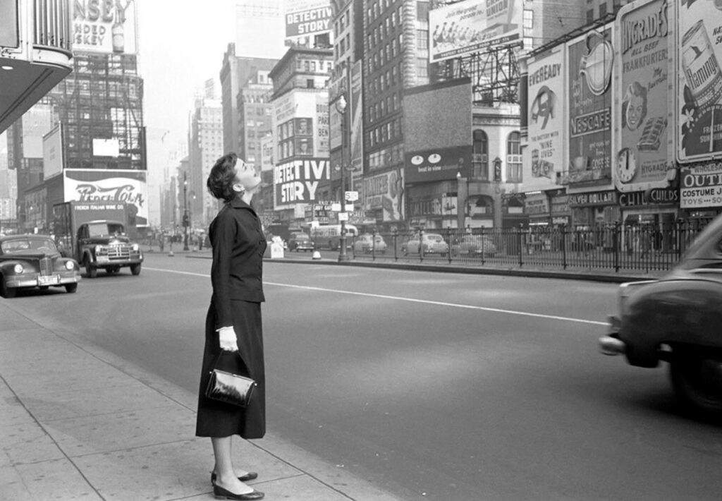 Audrey Hepburn, Time Square (1951), photo de Leonard Fried
