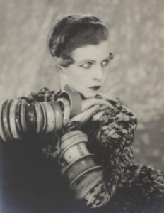 Nancy Cunard photo de Man Ray