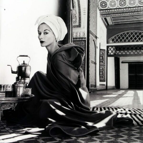 Femme au palais (Lisa Fonssagrives-Penn) Marrakech photo d'Irving Penn