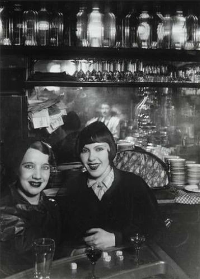 Deux belles de nuit, boulevard de Rochechouart, Paris, photo de Brassaï