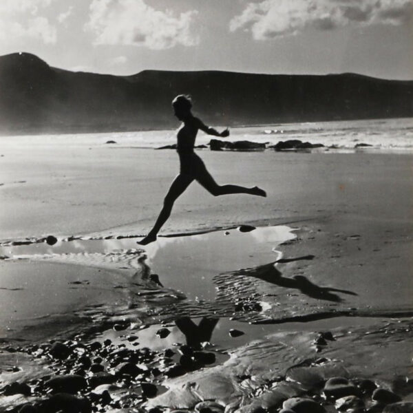Fille sur la Plage, photo de Paul Wolff