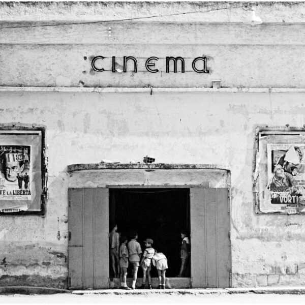 Cinéma aux environs de Naples (1956), photo de Thomas Hoepker