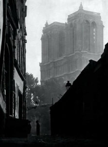 Notre-Dame, Paris (1931), photo de Man Ray