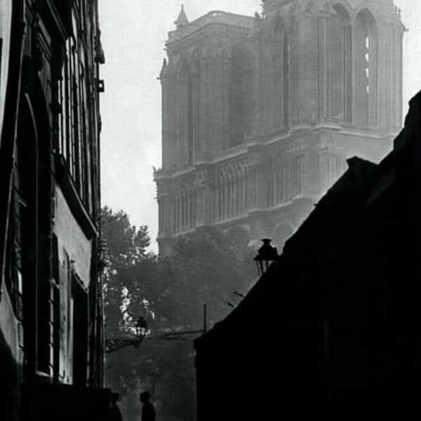 Notre-Dame, Paris (1931), photo de Man Ray