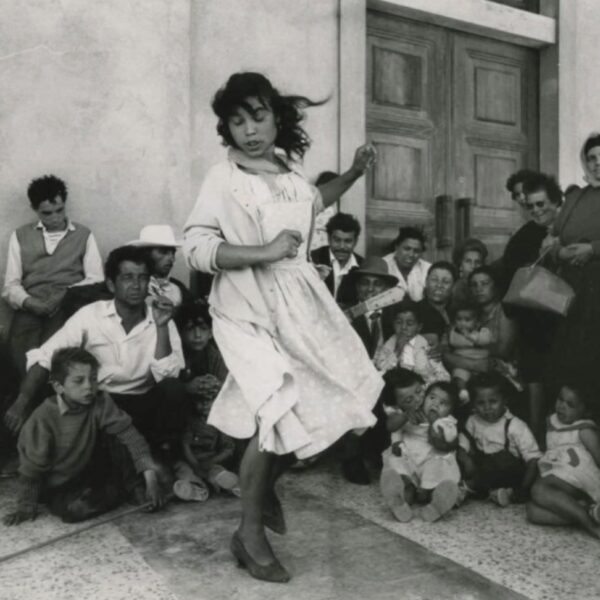 Gitans, Saintes-Marie-de-la-Mer, 1960, photo de Sabine Weiss