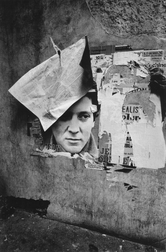 Affiches, Paris (1972), photo de Jeanloup Sieff