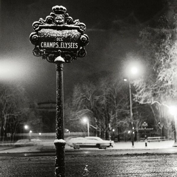 Avenue des Champs-Élysées, Paris, hiver 1958, photo de Sabine Weiss