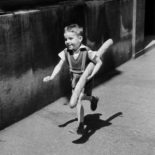 Le petit parisien par Willy Ronis