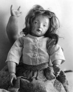 Poupée allemande par Imogen Cunningham