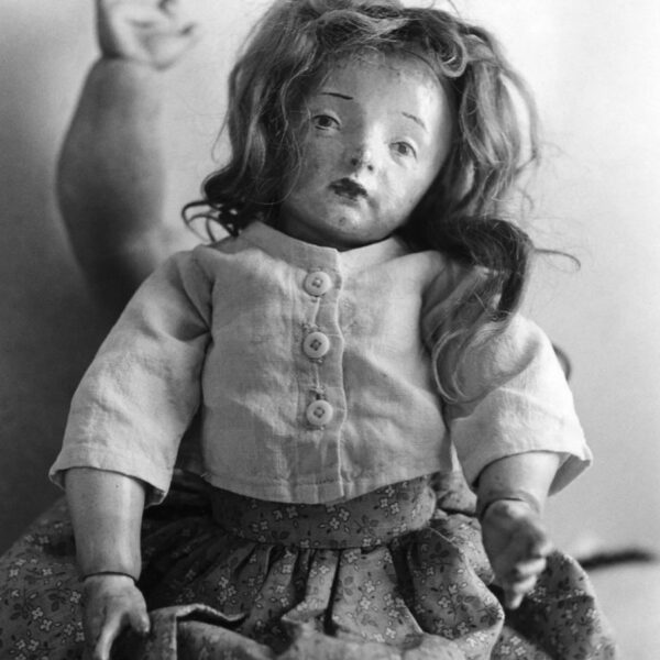 Poupée allemande par Imogen Cunningham