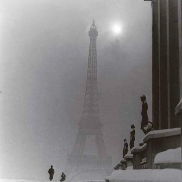 La Tour Eiffel (1947) - Maurice Tabard